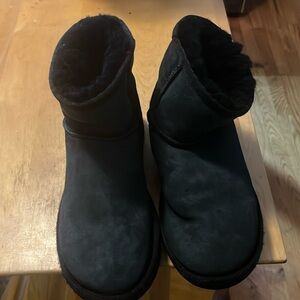 Black Uggs size 6 boots